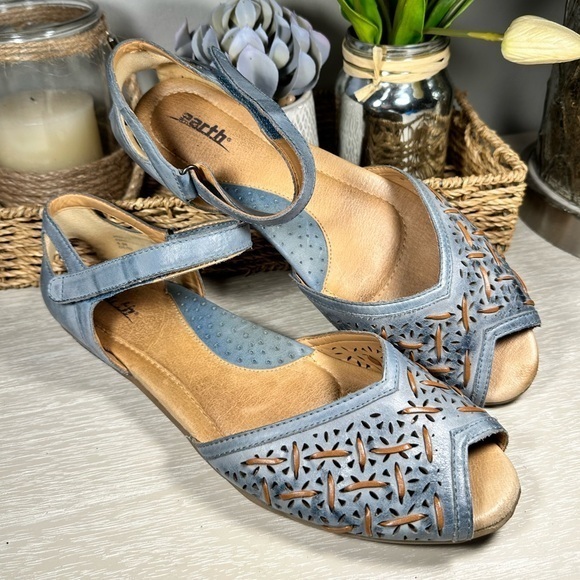 Earth Shoes - Earth Pangea sandals 9.5 shoes Parisian blue leather Velcro strap tan brown EUc